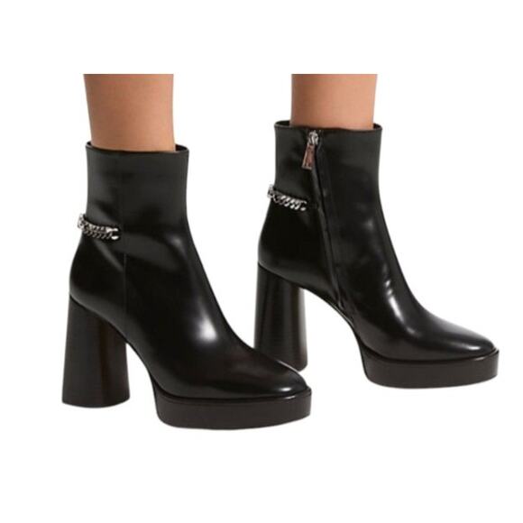 Michael Kors NWT Carlisle Platform Boots Black Leather Size 8.5 Silver Chain - Picture 1 of 7